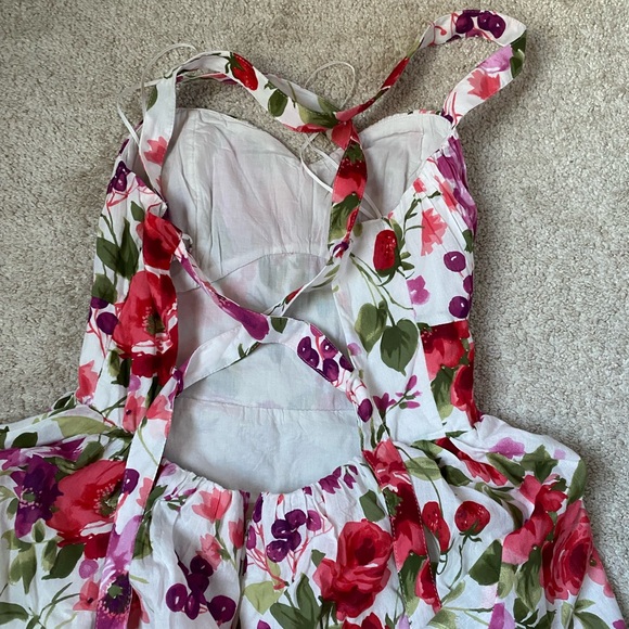 Abercrombie and Fitch- Floral Lace-Up Back Tiered Maxi Dress - Picture 3 of 5